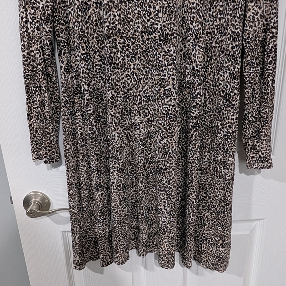 Old Navy Leopard Print Jersey-Knit Long Sleeve Swing Dress in Size XL - Picture 4 of 10